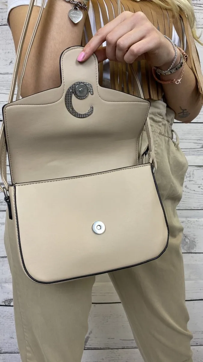 Borsa a tracolla beige con dettagli argento