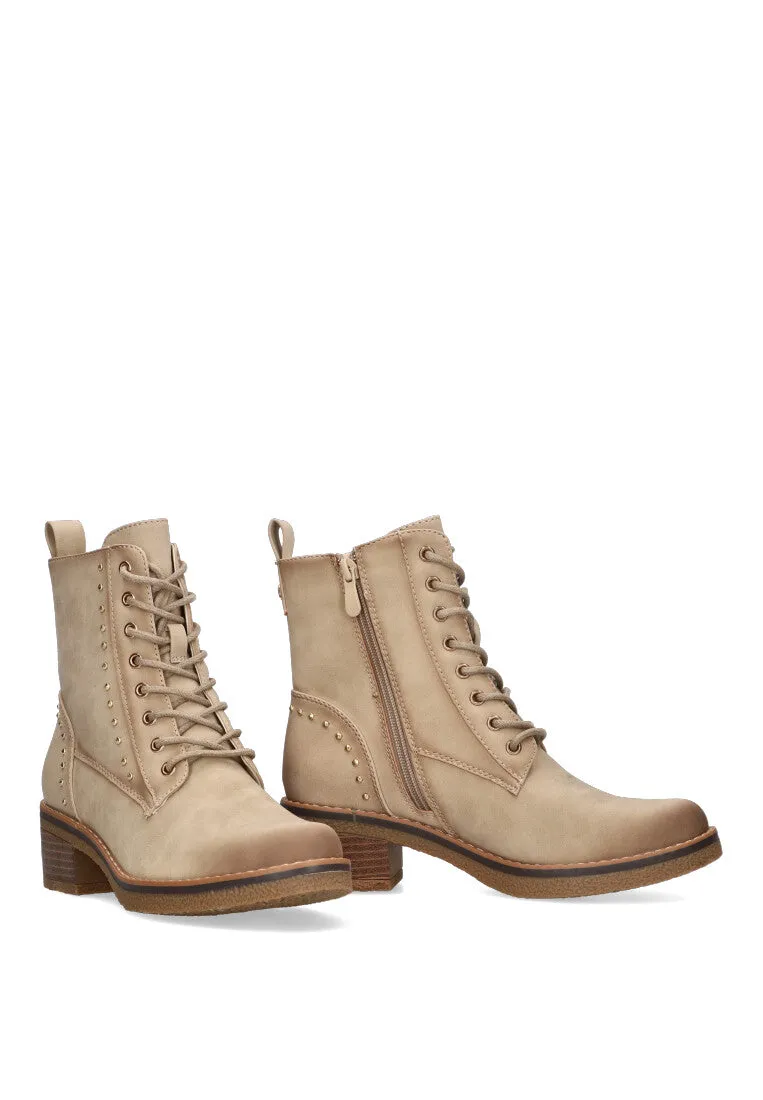 BOTIN TACHUELAS MODELO ETIKA LYON COLOR BEIGE MUJER TACON BAJO.